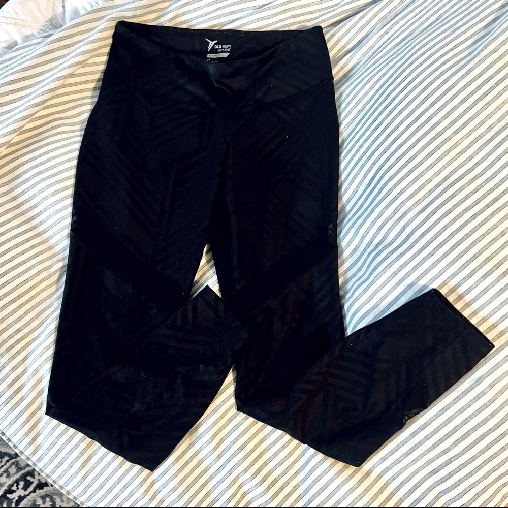 Old Navy modern design leggings with mesh detail